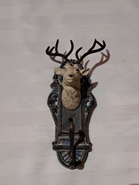 Rustic Cast Iron Deer Head Wall Hook in Brown and Black